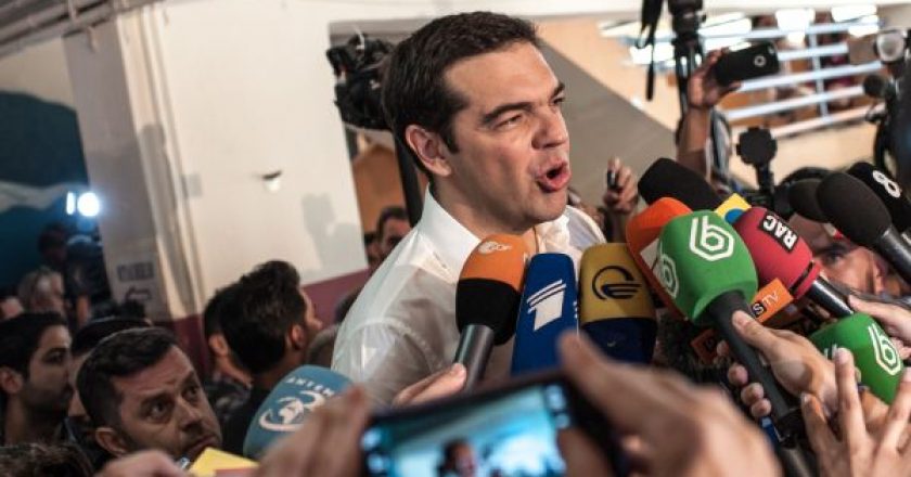 tsipras-mikrofwna-panikos