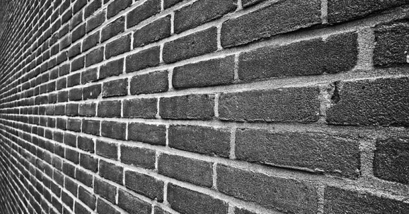 brick-wall-toixos-touvla