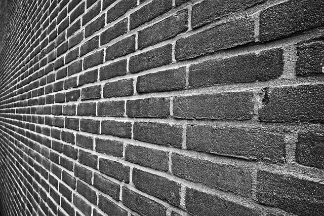 brick-wall-toixos-touvla