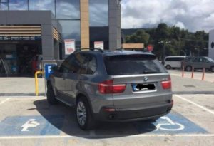malakas-ellinaras-parkarisma-anapiroi-autokinito
