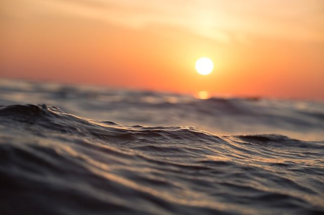 waves-thalassa-kymata-iliovasilema-sea-sunset