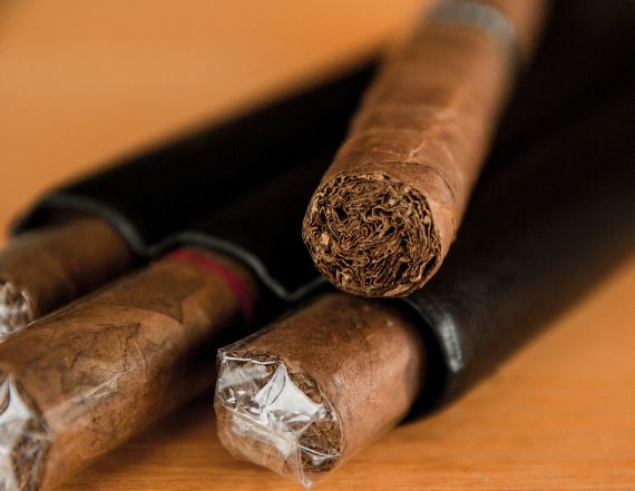 pouro-cigar-ploutos-xrima-xlidi
