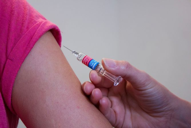 emvolio-vaccine-paidi-antivax-anosia