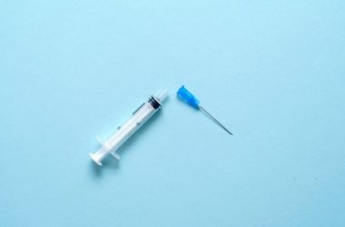 vaccine-antivax-embolio-koronoios-coronavirus